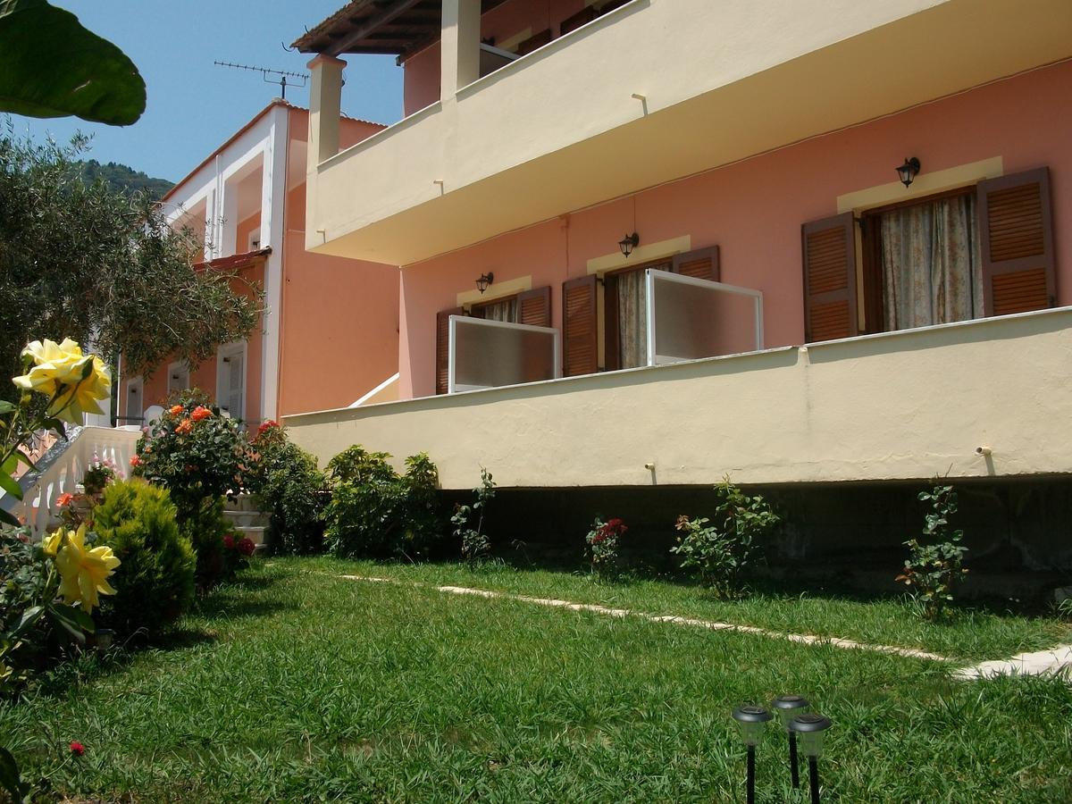 Roza'S Home And Studios Benitses  Buitenkant foto